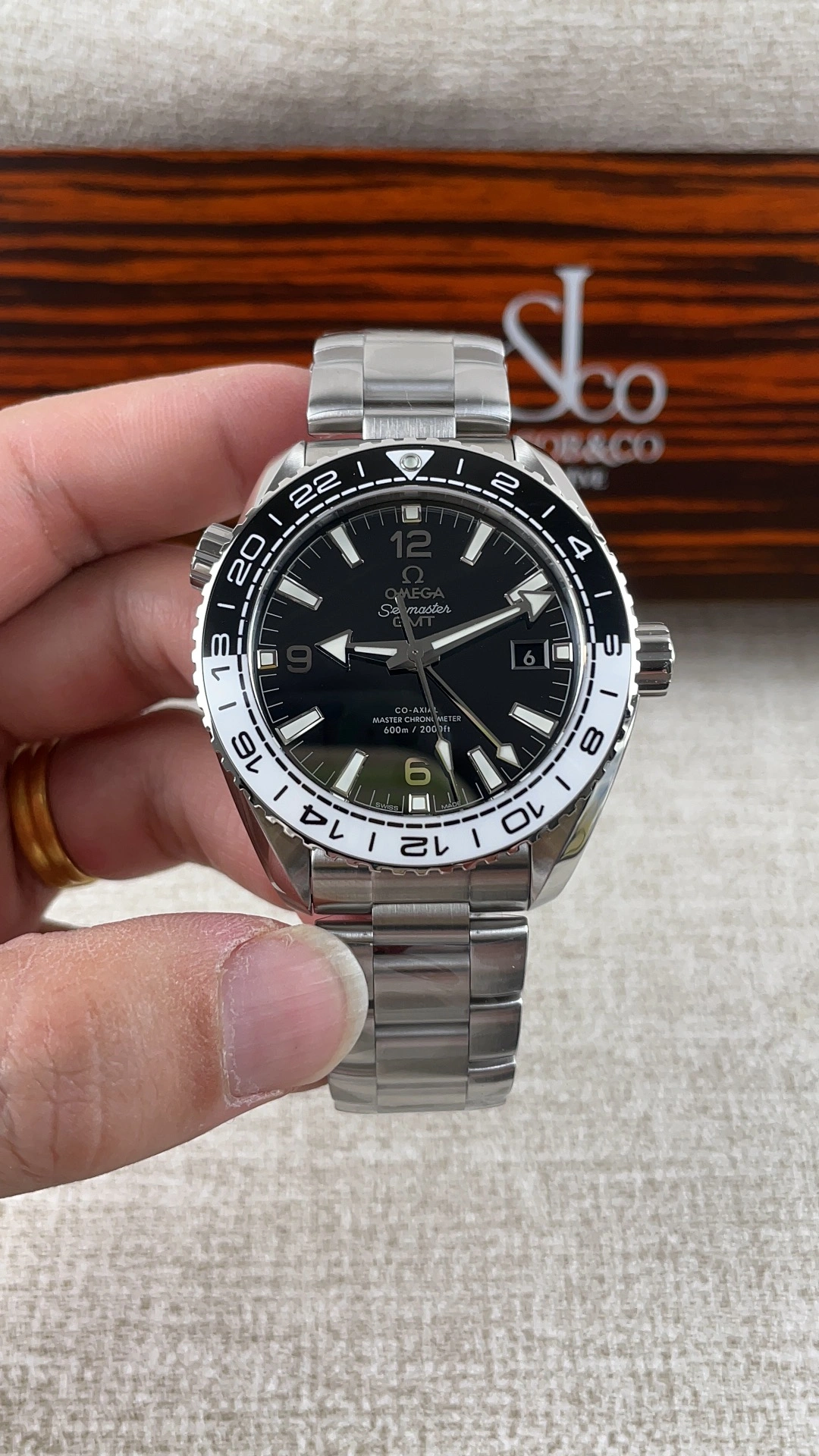 Tailored CBD Factory Omega Seamaster Planet Ocean 600M GMT 43.5mm “Tai Chi” Black White Bezel (215.30.44.22.01.001) 1:1 Super Clone – DD8906 Movement 302